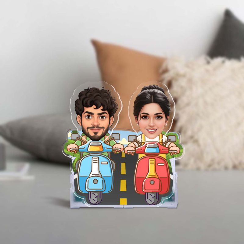 Personalized Couple on Scooter Caricature with Shaking Head Feature, Cartoon Style Desk Decor for Couples & Friends Batter Powere Moving Head Bobblehead Figurine Table Decor